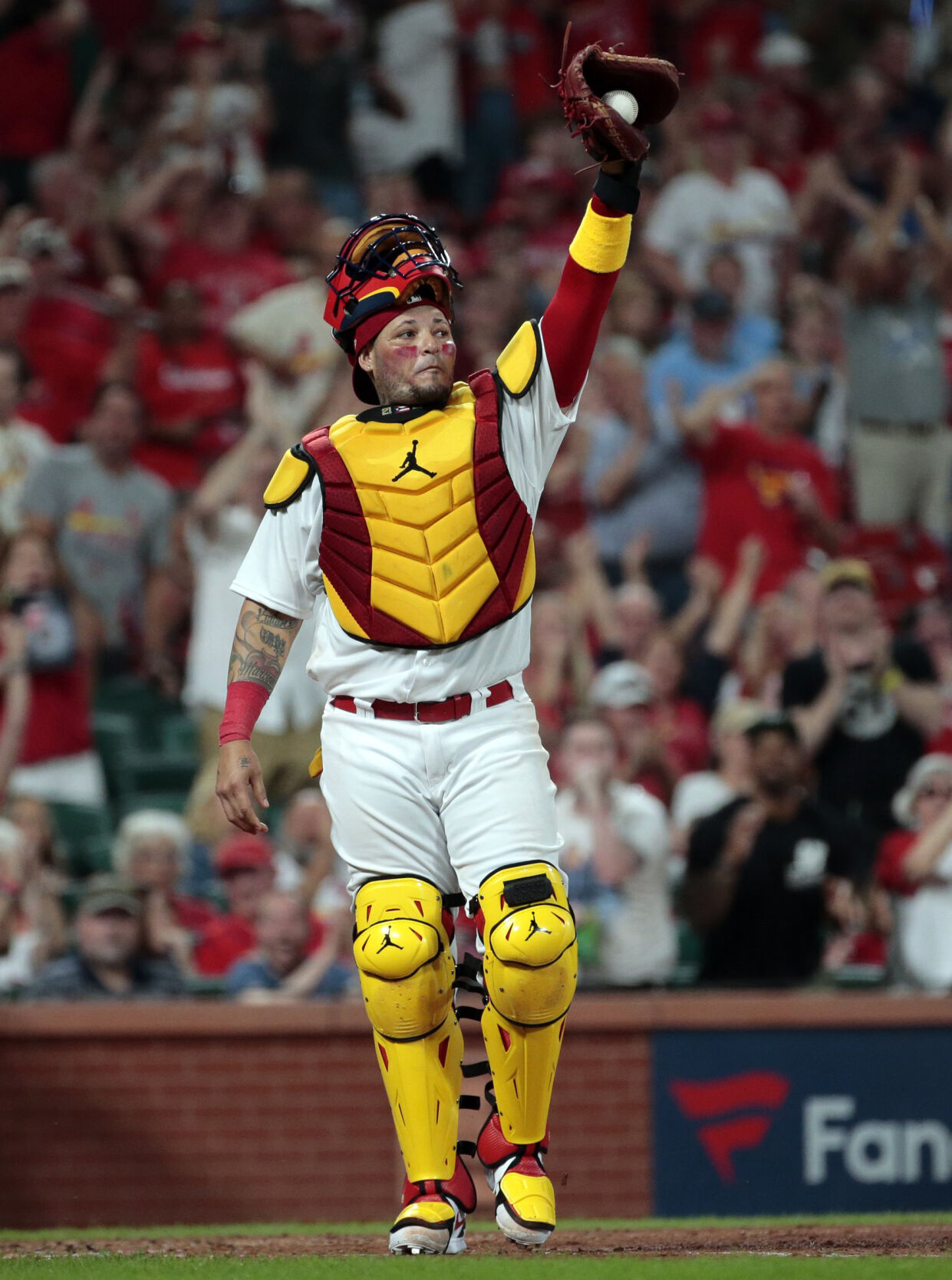 Cardinals host Reds at Busch